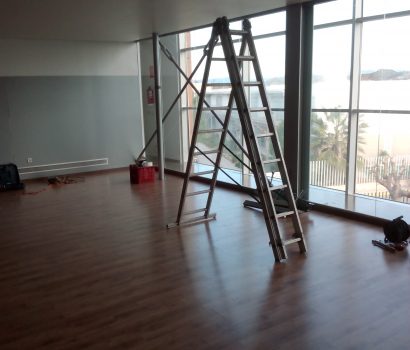 Acceso a la cubierta desde sala polivalente